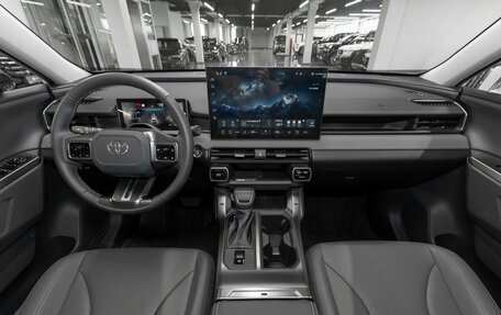 Toyota RAV4, 2025 год, 4 050 000 рублей, 17 фотография