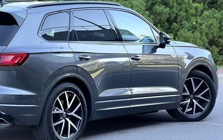 Volkswagen Touareg III, 2021 год, 5 850 000 рублей, 3 фотография