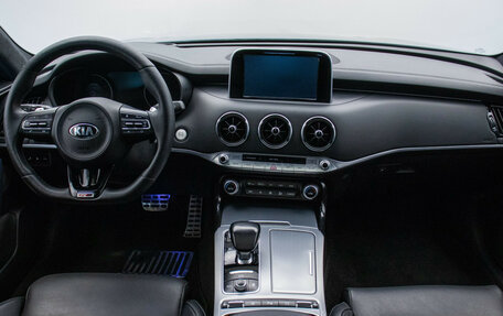 KIA Stinger I, 2018 год, 2 600 000 рублей, 13 фотография
