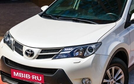 Toyota RAV4, 2014 год, 1 850 000 рублей, 6 фотография