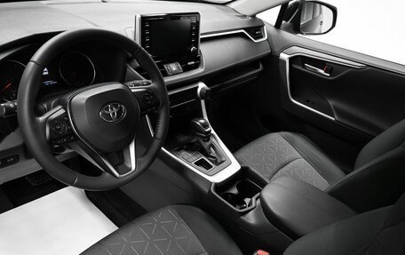 Toyota RAV4, 2020 год, 3 245 000 рублей, 8 фотография