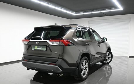 Toyota RAV4, 2020 год, 3 245 000 рублей, 2 фотография