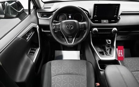 Toyota RAV4, 2020 год, 3 245 000 рублей, 11 фотография
