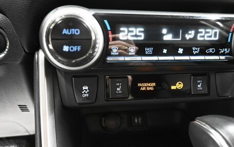 Toyota RAV4, 2020 год, 3 245 000 рублей, 21 фотография