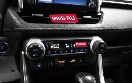 Toyota RAV4, 2020 год, 3 245 000 рублей, 15 фотография