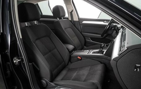 Volkswagen Passat B8 рестайлинг, 2017 год, 1 698 000 рублей, 8 фотография
