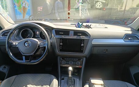 Volkswagen Tiguan II, 2018 год, 2 850 000 рублей, 3 фотография