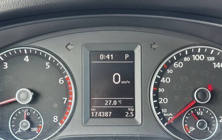Volkswagen Jetta VI, 2013 год, 1 350 000 рублей, 18 фотография