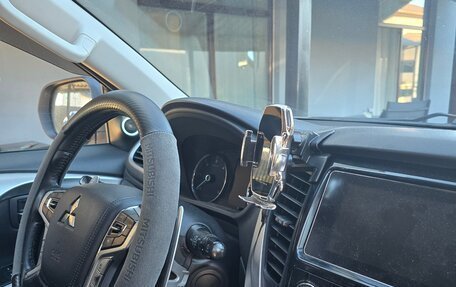 Mitsubishi Pajero Sport III рестайлинг, 2018 год, 2 450 000 рублей, 3 фотография