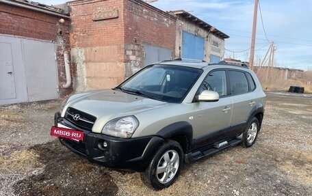 Hyundai Tucson III, 2006 год, 850 000 рублей, 2 фотография