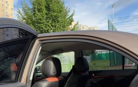 Toyota Avensis III рестайлинг, 2004 год, 590 000 рублей, 5 фотография