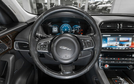 Jaguar F-Pace, 2016 год, 1 950 000 рублей, 11 фотография