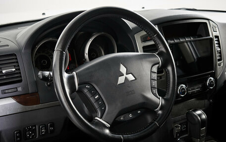 Mitsubishi Pajero IV, 2021 год, 3 835 000 рублей, 14 фотография