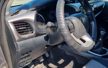 Toyota Hilux VIII, 2017 год, 2 230 000 рублей, 11 фотография