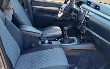 Toyota Hilux VIII, 2017 год, 2 230 000 рублей, 15 фотография