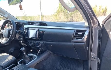 Toyota Hilux VIII, 2017 год, 2 230 000 рублей, 17 фотография