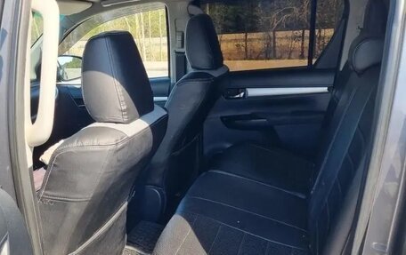 Toyota Hilux VIII, 2017 год, 2 230 000 рублей, 18 фотография