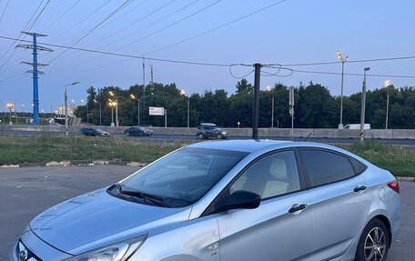 Hyundai Solaris II рестайлинг, 2013 год, 740 000 рублей, 5 фотография