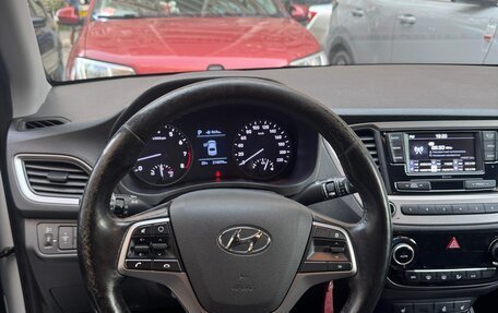 Hyundai Solaris II рестайлинг, 2018 год, 1 035 000 рублей, 23 фотография