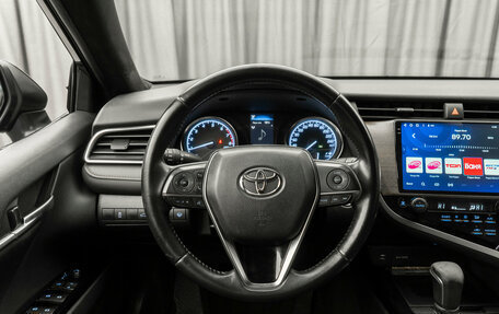 Toyota Camry, 2018 год, 2 650 000 рублей, 10 фотография