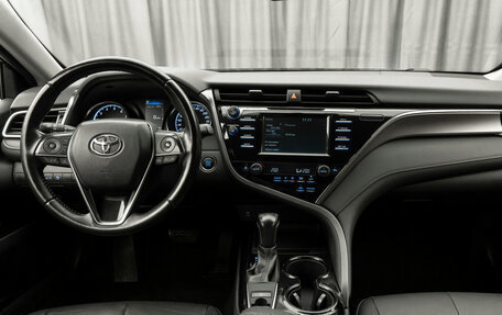 Toyota Camry, 2018 год, 2 250 000 рублей, 8 фотография