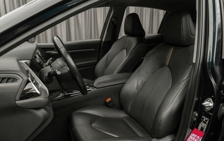 Toyota Camry, 2018 год, 2 250 000 рублей, 9 фотография
