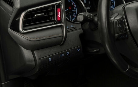 Toyota Camry, 2018 год, 2 250 000 рублей, 15 фотография