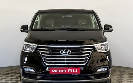 Hyundai Grand Starex Grand Starex I рестайлинг 2, 2020 год, 3 790 000 рублей, 3 фотография