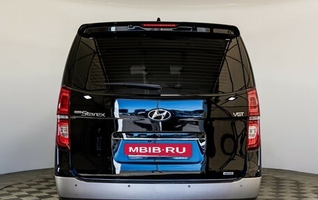 Hyundai Grand Starex Grand Starex I рестайлинг 2, 2020 год, 3 790 000 рублей, 7 фотография