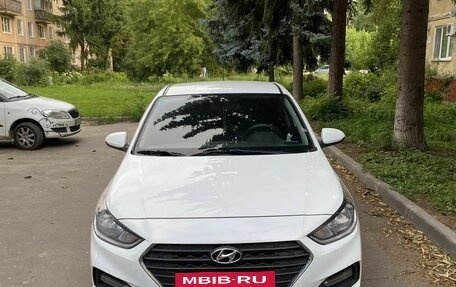 Hyundai Solaris II рестайлинг, 2018 год, 1 100 000 рублей, 1 фотография