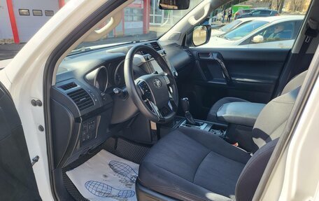 Toyota Land Cruiser Prado 150 рестайлинг 2, 2015 год, 3 300 000 рублей, 14 фотография