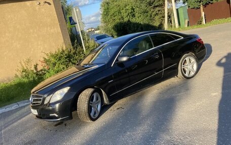Mercedes-Benz E-Класс, 2011 год, 1 200 000 рублей, 2 фотография
