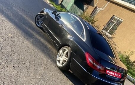 Mercedes-Benz E-Класс, 2011 год, 1 200 000 рублей, 3 фотография