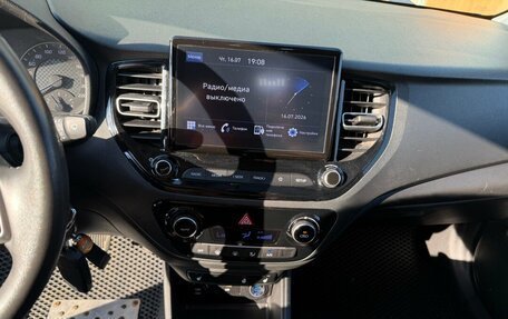 Hyundai Solaris II рестайлинг, 2021 год, 1 640 000 рублей, 10 фотография