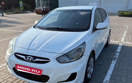 Hyundai Solaris II рестайлинг, 2011 год, 650 000 рублей, 3 фотография