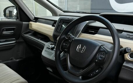 Honda Freed II, 2017 год, 1 589 900 рублей, 9 фотография