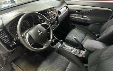 Mitsubishi Outlander III рестайлинг 3, 2014 год, 1 381 230 рублей, 8 фотография