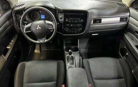 Mitsubishi Outlander III рестайлинг 3, 2014 год, 1 381 230 рублей, 13 фотография