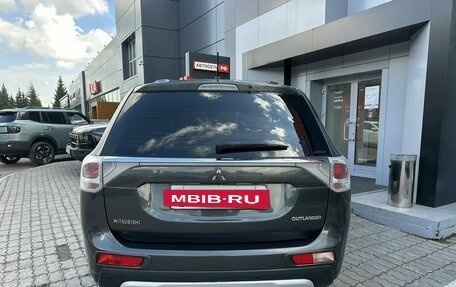 Mitsubishi Outlander III рестайлинг 3, 2014 год, 1 381 230 рублей, 16 фотография