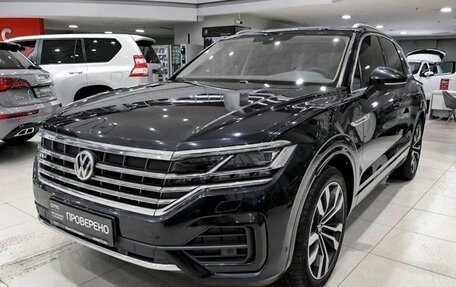 Volkswagen Touareg III, 2019 год, 4 650 000 рублей, 2 фотография