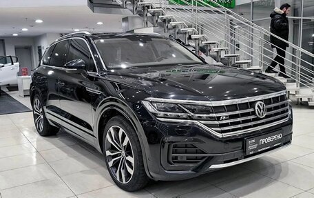 Volkswagen Touareg III, 2019 год, 4 650 000 рублей, 3 фотография