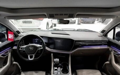 Volkswagen Touareg III, 2019 год, 4 650 000 рублей, 15 фотография