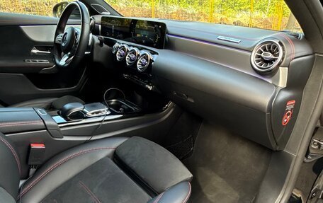 Mercedes-Benz A-Класс, 2018 год, 2 350 000 рублей, 16 фотография