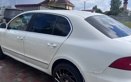 Skoda Superb III рестайлинг, 2012 год, 820 000 рублей, 3 фотография