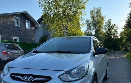 Hyundai Solaris II рестайлинг, 2013 год, 680 000 рублей, 2 фотография