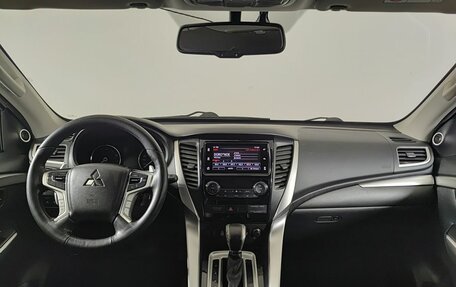 Mitsubishi Pajero Sport III рестайлинг, 2016 год, 3 000 000 рублей, 17 фотография