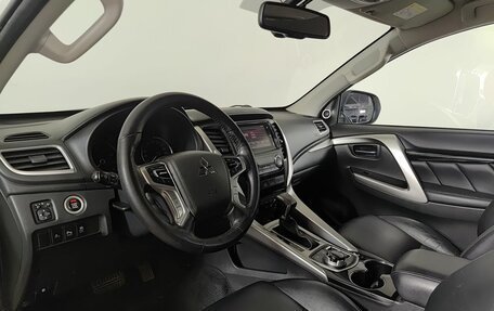 Mitsubishi Pajero Sport III рестайлинг, 2016 год, 3 000 000 рублей, 20 фотография
