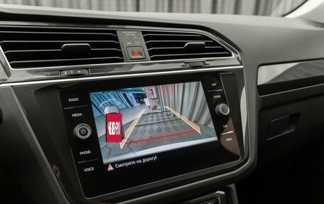 Volkswagen Tiguan II, 2020 год, 3 030 000 рублей, 23 фотография