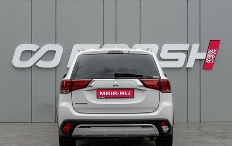 Mitsubishi Outlander III рестайлинг 3, 2021 год, 2 350 000 рублей, 4 фотография