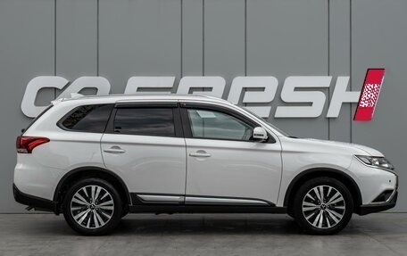 Mitsubishi Outlander III рестайлинг 3, 2021 год, 2 350 000 рублей, 5 фотография
